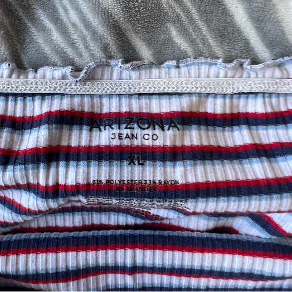 Off the shoulder crop top - Picture 2 of 2